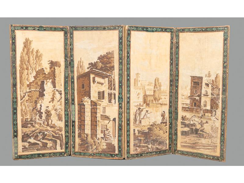 Paravent à quatre brins à décor d'une scène animée, papier peint marouflé sur toile.  Epoque milieu XIXe siècle. Hauteur : 165 cm.  Longueur déployé : 280 cm. (usures)
