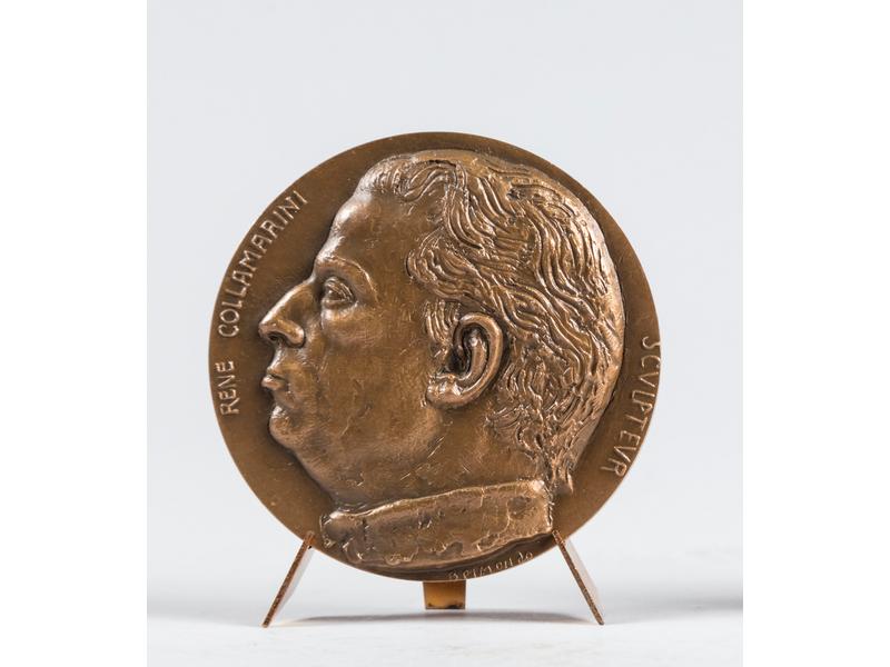 Paul BELMONDO (1898-1982) : Médaille en bronze patiné représentant le sculpteur et médailleur René Collamarini (1904-1983).  Au verso : 
