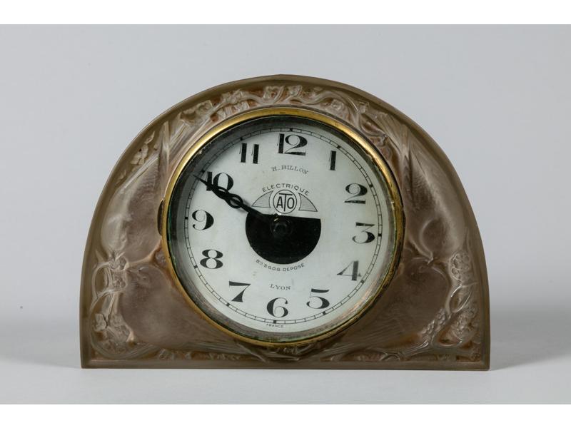 René LALIQUE (1860-1945) : Pendule 