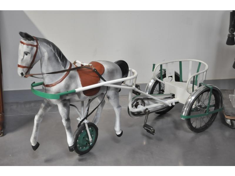 Tricycle d'enfant Sulky en tôle peinte. (pneumatique restauré)