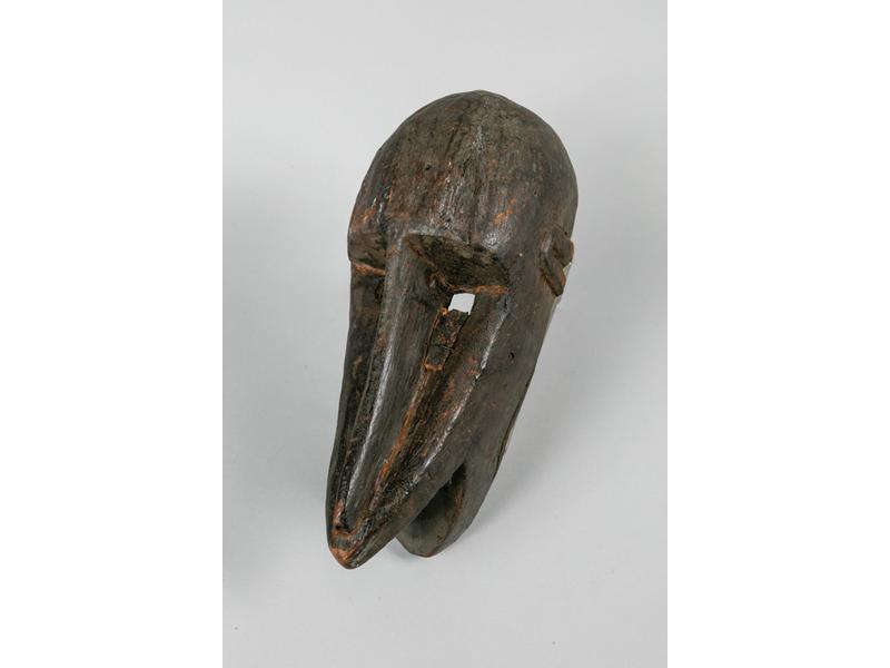 MALI   Dogon : Masque singe en bois, patine noire