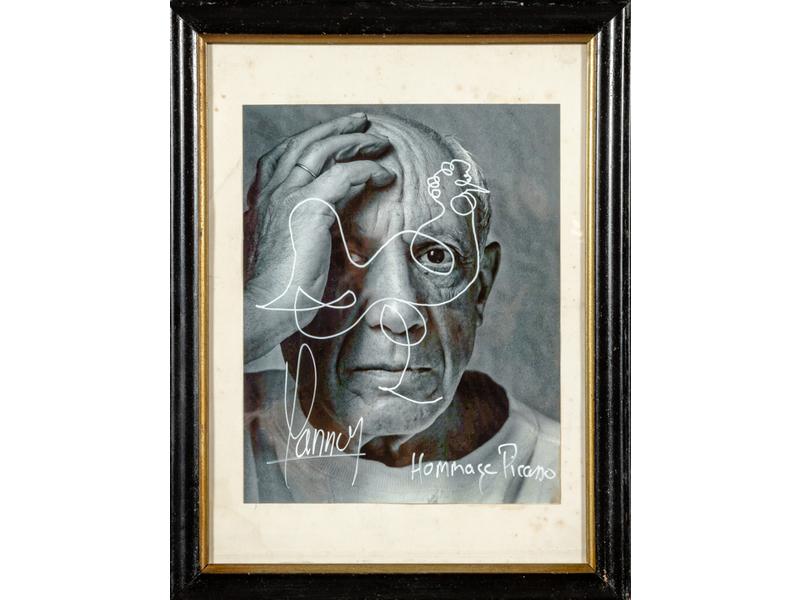 Didier LANNOY : Hommage à Picasso.  Photographie signée et rehaussée au feutre blanc.  Dim.: 25x20 cm.