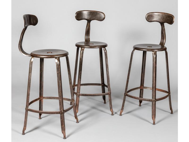Trois tabourets de bar en fer soudé.  Travail contemporain.