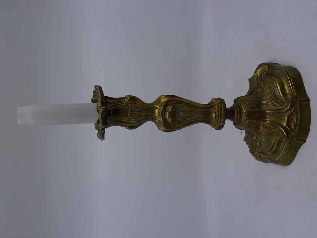 Flambeau en bronze doré. Epoque XVIIIe.