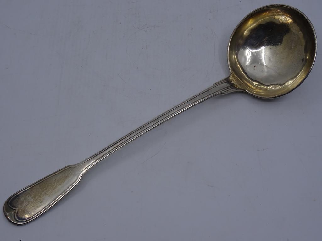 Louche en argent modèle à filet. Poinçon Minerve. Poids : 153 gr.