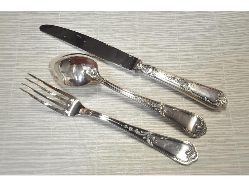 COUTEAU TABLE ERCUIS Louis Xv Pompadour 25 Cm Très Bel État Métal Argenté . EUR 21,00 - FR COUTEAU TABLE ERCUIS Louis Xv Pompadour 25 Cm Très Bel État Métal Argenté . EUR 21,00 - FR