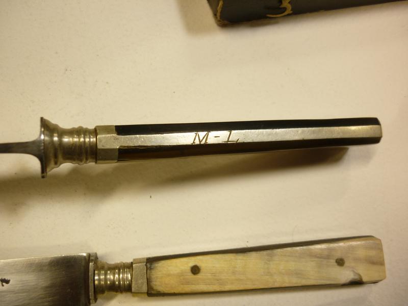 Lot de 10 couteaux ancien en corne et acier - virole perle - 58