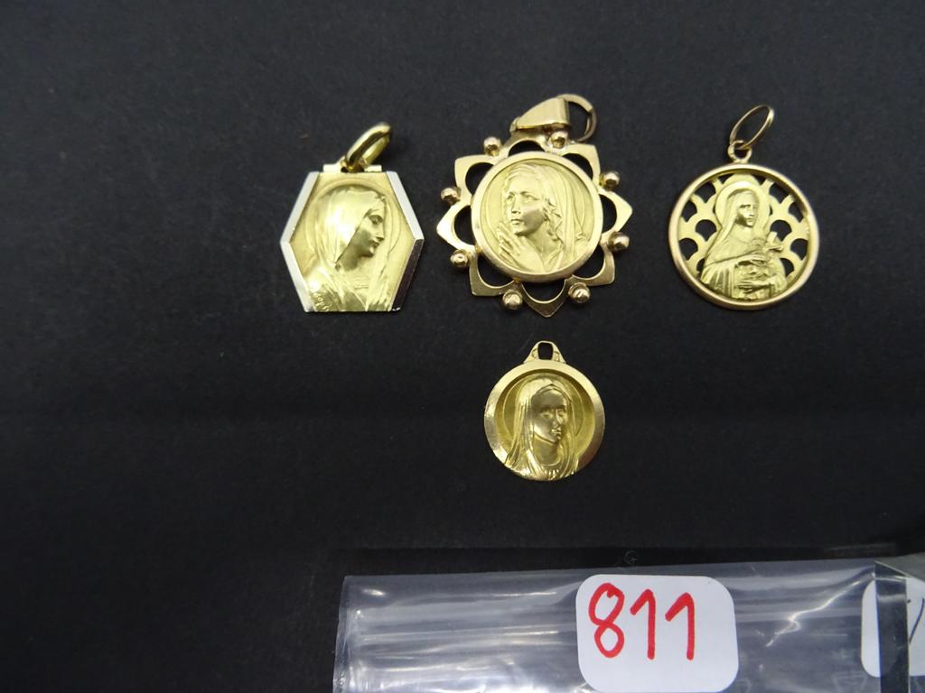 4 pendentifs Vierge en or PB: 11.20 gr Poiçon tête d'aigle