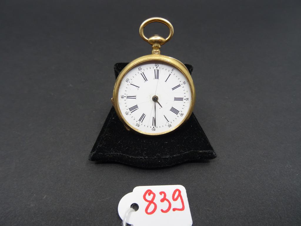 montre de col en or à décor ciselé Ponçon tête de cheval PB:25.5 gr (verre à refixer)