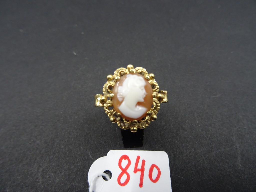 bague en orà décor de volutes serie d'un camée coquille PB:3.9 gr
