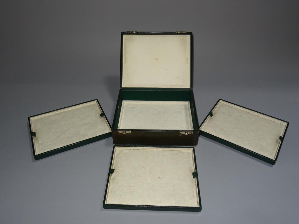 Coffret à Cartes Gainé Cuir Avec Intérieur Bois – Fabrication Française