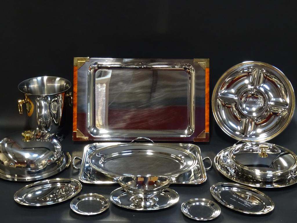 GUY DEGRENNE Un Ensemble De Plats Et Pi ces De Forme En Inox 