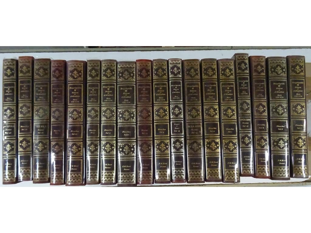 DIDEROT et D'ALEMBERT : Encyclopédie. Parme : Franco Maria Ricci (FMR), 1970. 12 volumes in-folio de planches, 5 volumes in-folio de texte, et 1 volume de notes. Reliures de léditeur pleine toile moirée à la bradel, titres au dos et 1er plat. Dos un brin éclaircis. BON EXEMPLAIRE de cette réédition. (n.c.).
