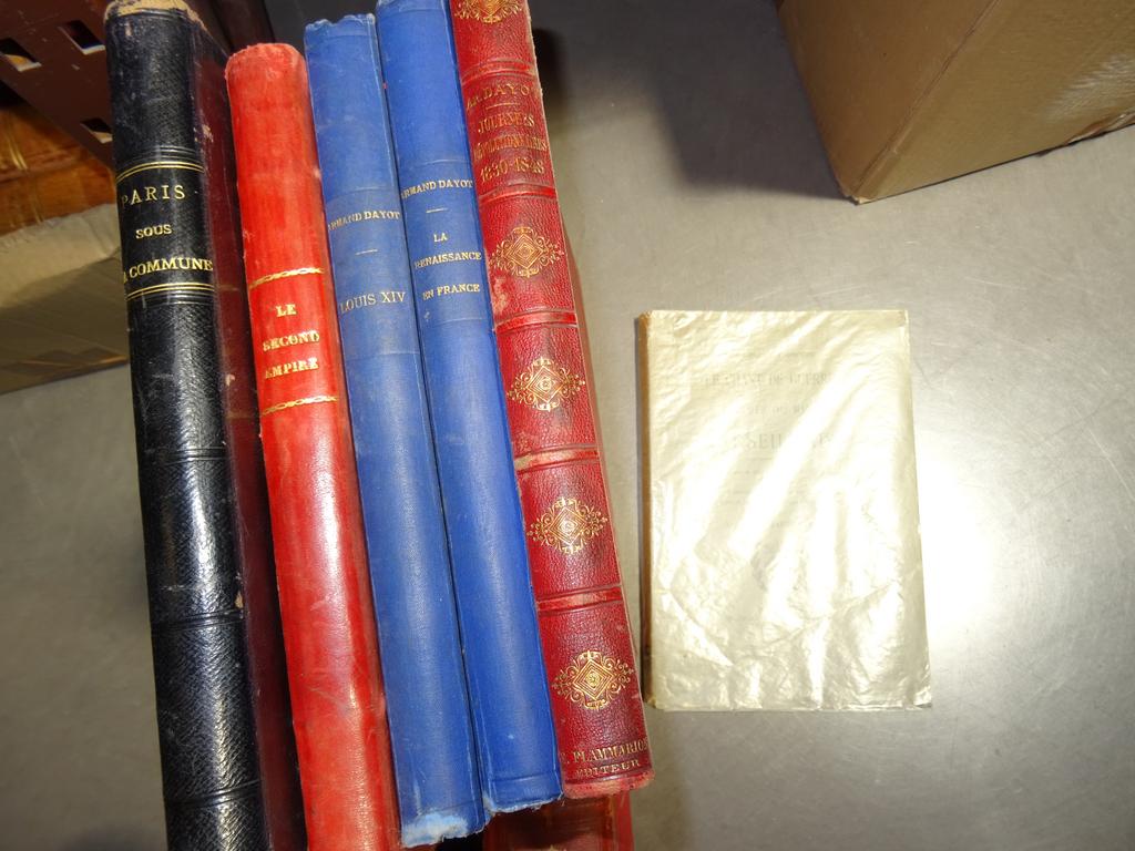 (Lot) 1 carton douvrages divers dhistoire principalement. (n.c.)