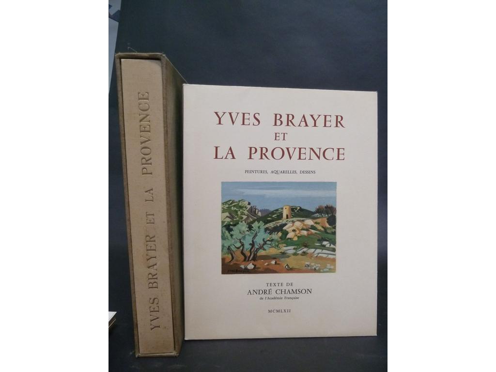CHAMSON, André : Yves Brayer et la Provence. Paris : Arthaud, 1962. 1 volume grand in-4° en feuilles sous couverture illustrée et rempliée. 107 reproductions de peintures, aquarelles à pleine page, quelques in-texte en noir. Tiré à 2200 ex. numérotés sur papier Arjomari. 1 des 2 125.  Etui insolé sinon BON EXEMPLAIRE