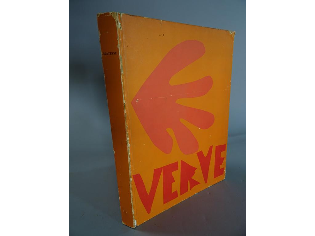MATISSE (Henri). Dernières uvres de Matisse. 1950-1954. Verve n° 35-36. Paris : Verve, [1958].   In-folio, 358 x 265. Cartonnage illustré de léditeur. Numéro double 35-36, formant le volume IX de la revue Verve, consacré aux dernières uvres de Henri MATISSE (1869-1954). Bien complet de ses 39 lithographies de lartiste reproduisant les uvres en papiers gouachés, découpés aux ciseaux et collés, dont 8 à double page, 2 à triple page et 3 à quadruple page. Elles sont accompagnées de 38 dessins à pleine page reproduits en héliogravure. Matisse a composé spécialement la couverture de cet ouvrage. Des usures et petits manques au dos principalement. BON EXEMPLAIRE.