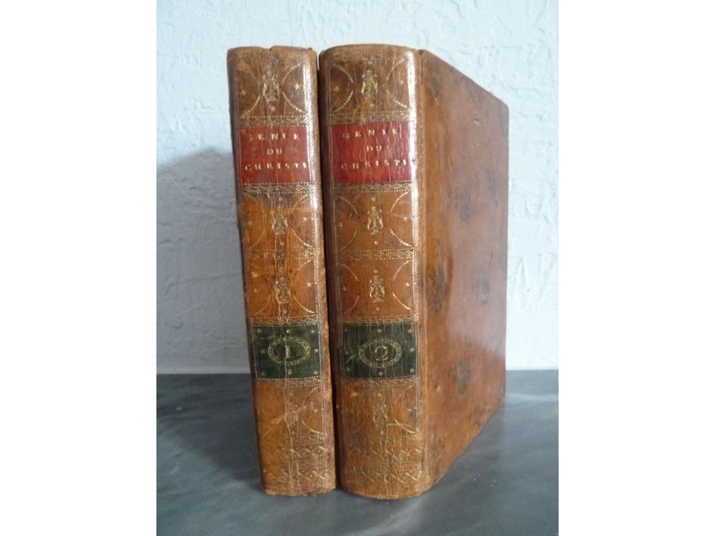CHATEAUBRIAND, François-Auguste : Génie du christianisme ou beautés de la religion chrétienne. Paris : Migneret, An XI, 1803. 2 volumes in-8°. Reliures de lépoque plein veau havane, dos lisses finement ornés détoiles, filets courbes, lyres et roulettes dorés, pièces de titre en maroquin rouge et de tomaison en maroquin vert, roulette sur coupes. 2iéme édition en partie originale (Clouzot : 62). In-finr du tome 2 : Défense du Génie du Christianisme de Chateaubriand. Paris : Migneret,1803. Edition originale. Légers frottis, quelques rousseurs. BON EXEMPLAIRE.