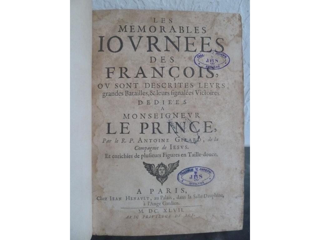 GIRARD, Antoine : Les mémorables journées des François, où sont décrites leurs grandes batailles et leurs signalées victoires  Paris : Jean Henault, 1647. Un volume petit in-4°. Reliure fin XIXe demi-basane aubergine, dos lisse orné de quadruple filet doré en place des nerfs. EDITION ORIGINALE illustrée dun titre titre-frontispice et bien complet de ses 10 gravures dépliantes représentant les batailles de Rocroi, Tolbiac, Soissons, Narbonne, Fontenoy, Bouvines, Mansourah, Furnes, Cassel, Patay et Fornoue  Quelques rousseurs et mouillures, les 2 premiers feuillets à la dédicace à Monsieur le Prince manquent. Cachet humide répété. BON EXEMPLAIRE, peu courant.