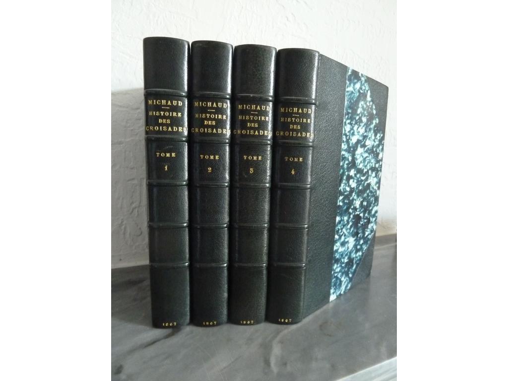 MICHAUD : Histoire des croisades. Paris : Jouvet et Delagrave, 1867. 4 volumes in-8°. Reliures de lépoque demi-maroquin bleu noir à coins, dos à nerfs jansénistes, têtes dorées. Reliures signées par PAGNANT. Bien complet de ses 4 frontispices et de sa grande carte dépliante en couleurs in fine du tome 4. Rares rousseurs. TRES BEL EXEMPLAIRE, bien établi.