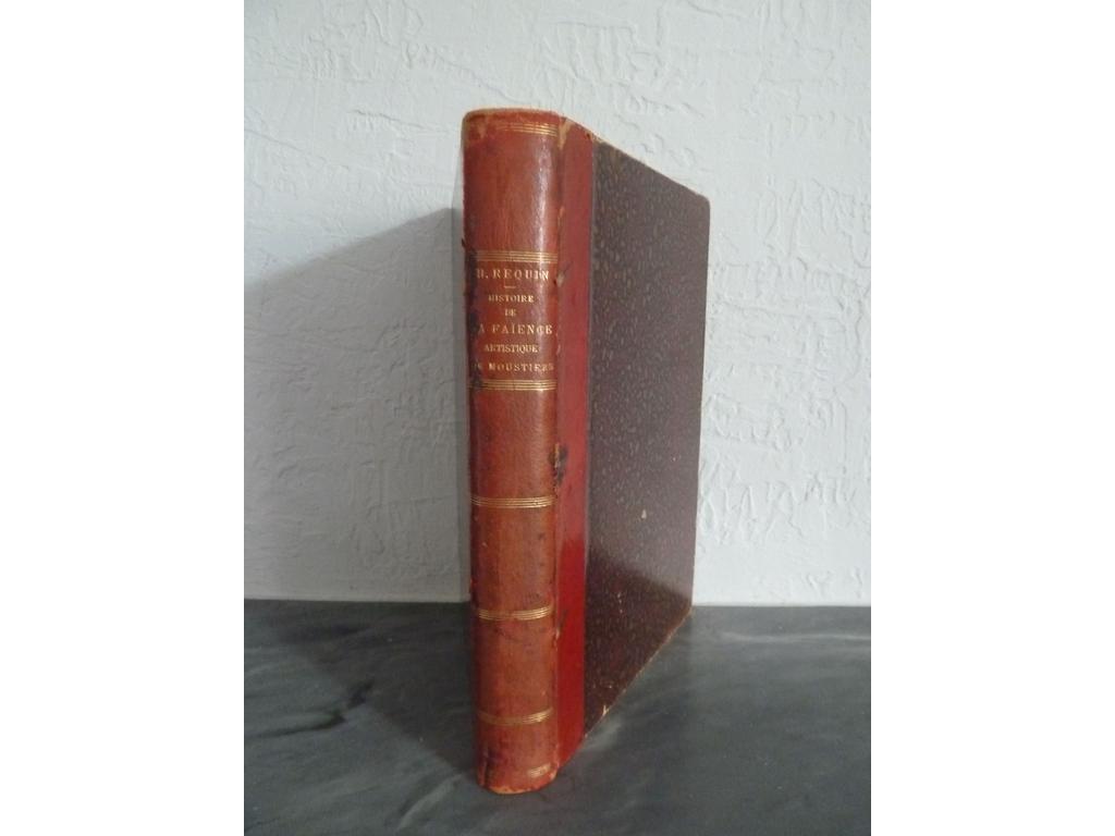REQUIN, Abbé H. : Histoire de la faïence artistique de Moustiers. Paris : Rapilly, 1903. Un volume in-4°. Reliure de lépoque demi-basane rouge, dos lisse de quadruple filet doré en place des nerfs. Tome 1er et seul paru bien complet de ses 15 planches hors-texte dont 7 en couleurs, ces dernières sous serpentes légendées. Illustrations in-texte. Des frottis à la reliure, intérieur très frais. BON EXEMPLAIRE de cet ouvrage de référence.