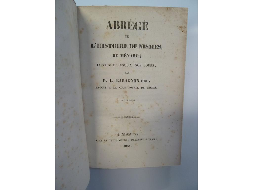 BARAGNON, P.L. : Abrégé de lhistoire de Nismes de ménard, continué jusquà nos jours. Nismes : Veuve Gaude, 1831. 4 volumes in-8°. Reliures 1ère moitié du XXe demi basane fauve, dos à 4 nerfs sautés, pièces de titre et de tomaison en maroquin rouge. Quelques frottis et rousseurs éparses.