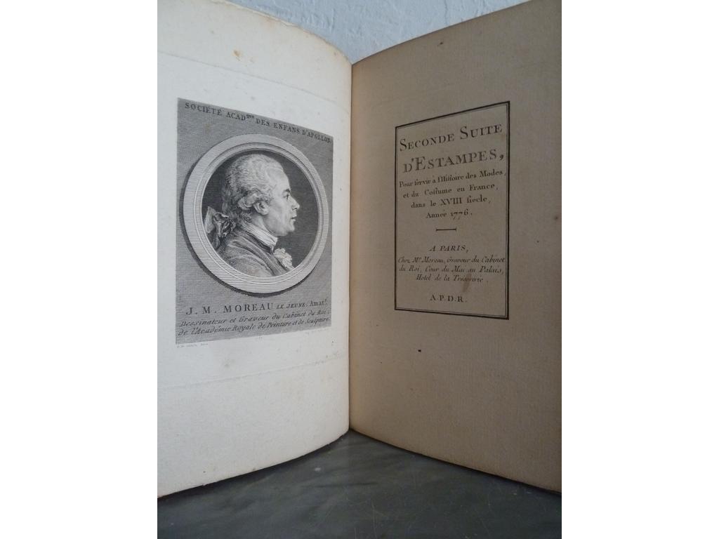 MOREAU LE JEUNE : Seconde suite destampes pour servir à lhistoire des modes et du costume en France dans le XVIIIe siècle. Année 1776. Paris : Chez Moreau, graveur du Roi, s.d. (1776). Un volume in-8°. Reliure deuxième moitié du XIXe plein maroquin rouge, dos à nerfs très délicatement et élégamment orné de caissons de filet doré fleuronnés, triple filet doré en encadrement des plats, filet doré sur coupes, guirlandes et filets dorés sur chasse, tête dorée, non rogné. Reliure signée par THIBARON-JOLY. RARE EXEMPLAIRE se composant dun portrait de Moreau par Cochin gravé par Saint-Aubin et daté 1787 (ajouté), un titre gravé et la suite complète des 12 estampes de MOREAU LE JEUNE, gravées par Campligue, Guttemberg, Lorieux, etc. Il sagit dune « réduction en contre-partie des douze estampes de la seconde suite de l'édition in-folio » (Cohen : 363). Le titre de cette fameuse et charmante suite est fort rare selon Cohen dont a longtemps dit que lon en a connu que 2 ou 3 exemplaires. Ex-libris sur pièce de maroquin de CORTLAND-BISHOP, dEugène PAILLET et du Colonel SICKLES. Fendillements aux mors sinon TRES BEL EXEMPLAIRE, avec de prestigieuses provenances bibliophiliques.