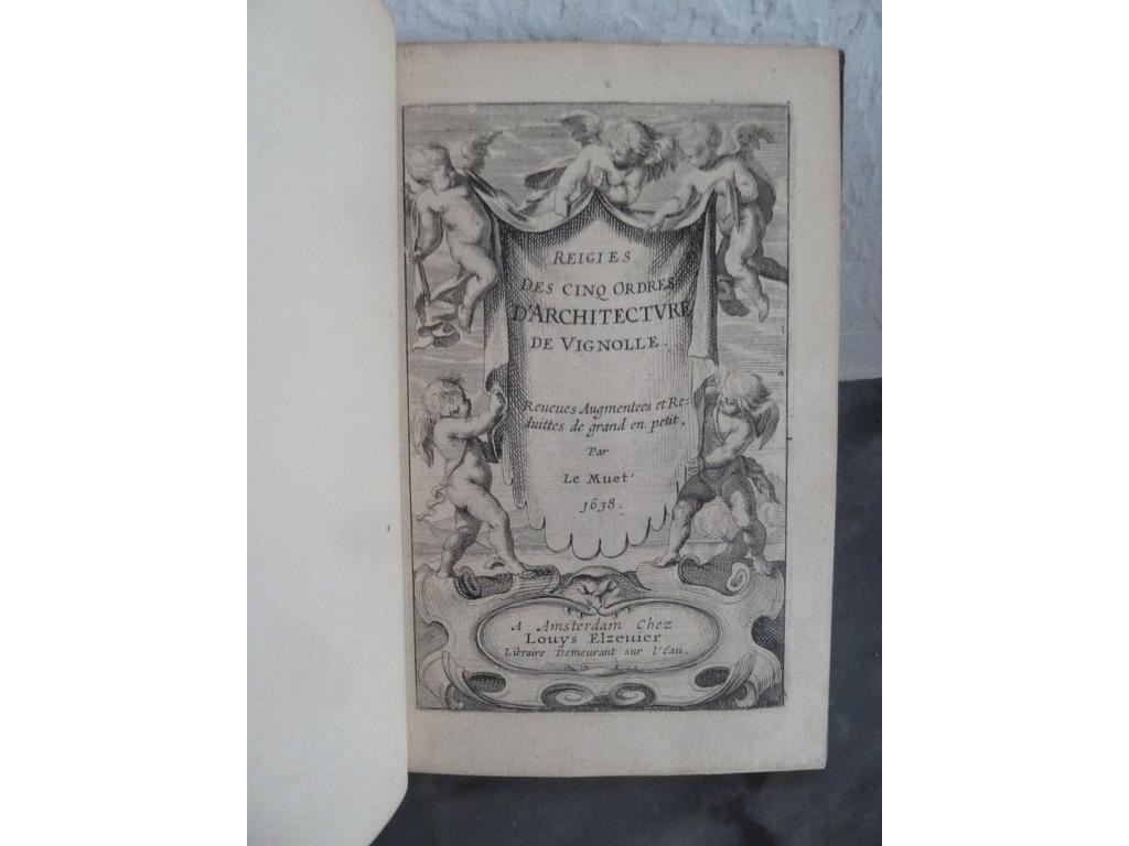 VIGNOLE : Règles des cinq ordres darchitecture. Amsterdam : Elzevier, 1638. Un volume in-12°. Reliure deuxième moitié du XIXe plein maroquin bleu nuit, dos à nerfs orné de caissons de filet doré finement fleuronnés, triple filet doré en encadrement des plats, filet doré sur coupes, filets et roulettes dorés sur chasses, toutes tranches dorées. Reliure signée par THIBARON-JOLY. Bien complet de son titre-frontispice et de ses 50 planches gravées hors-texte. Petites usures au 1er mors sinon TRES BEL EXEMPLAIRE.