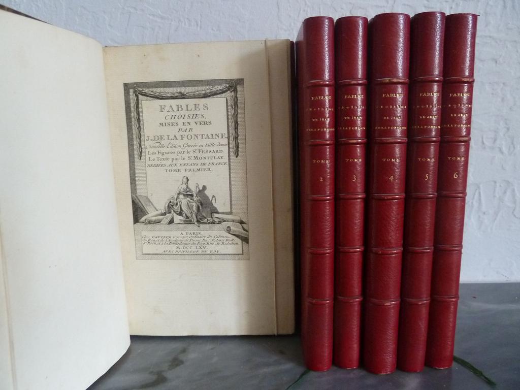 LA FONTAINE. (FESSARD) : Fables choisies. Paris : Chez lauteur (et chez Durand, Prault et Deslauriers au tome IV), 1765-1775. 6 volumes in-8°. Reliures demi-maroquin rouge à coins, dos à nerfs jansénistes, têtes dorées, non rognés. Reliures signées par DAVID. 1er tirage de cette très belle et célèbre édition, bien complète de ses 723 illustrations gravées par FESSARD daprès Bardin, Bidault, Caresme, Houêl, Leprince, Mounet, etc. dont 1 frontispice et un faux-titre au verso, 6 titres gravées, 243 hors-texte, 243 en-tête et 226 culs-de-lampe. Il y a donc un hors-texte, un en-tête et un cul-de-lampe par fable, le tout gravé par Fessard. Ouvrage entièrement gravé, le texte par Montulay et Drouet. (Cohen : 551). Très légers frottis, rarissimes et pâles rousseurs sinon TRES BEL EXEMPLAIRE, non rogné avec un tirage des planches fort beau, dans une sobre et parfaite reliure de David, de cet ouvrage dédié au Dauphin dont lintention était de rivaliser avec lédition dOudry, parue dix ans avant qui la effectivement surpassé par le nombre des illustrations.