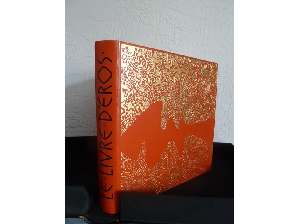 (TREMOIS, Pierre-Yves) : Le Livre dEros. Paris : Club du livre, 1970. Un volume petit in-folio carré. Reliure de léditeur plein veau vermillon, dos lisse titré en noir plats ornés dune grande composition dorée, tête dorée. Coffret de léditeur demi-veau noir titré or au dos. Reliure réalisée par Jacques Ebrard, d'après la maquette de Mario Prassinos. Nombreuses illustrations in-texte et à pleine page de Pierre-Yves TREMOIS. Tiré à 6 300 ex. numérotés. 1 des 5700 sur vélin chiffon de Lana. TRES BEL EXEMPLAIRE.