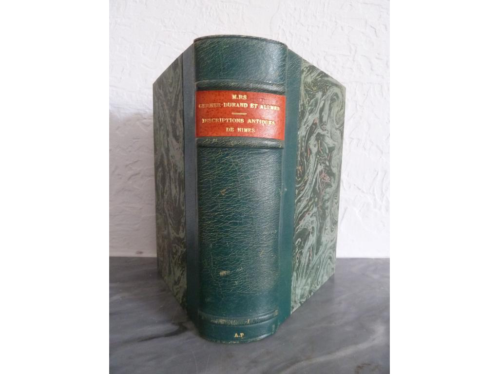 GERMER-DURAND, E. et F., ALLMER, A. : Inscriptions antiques de Nîmes. Toulouse : Ed. Privat, 1893.Un fort volume in-8°. Reliure 1ère moitié du XXe demi-basane verte, dos à nerfs, pièce de titre en maroquin orangé, couvertures et dos imprimés conservés. BON EXEMPLAIRE.