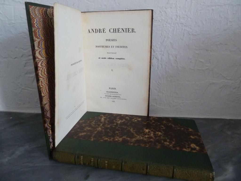 CHENIER, André : Poésies posthumes et inédites. Paris : Charpentier et Renduel, 1833. 2 volumes in-8°. Reliures circa 1880 demi-maroquin vert sapin à coins, dos à nerfs jansénistes, tètes dorées. Reliures signées par BRANY. Dos plus foncés. BON EXEMPLAIRE