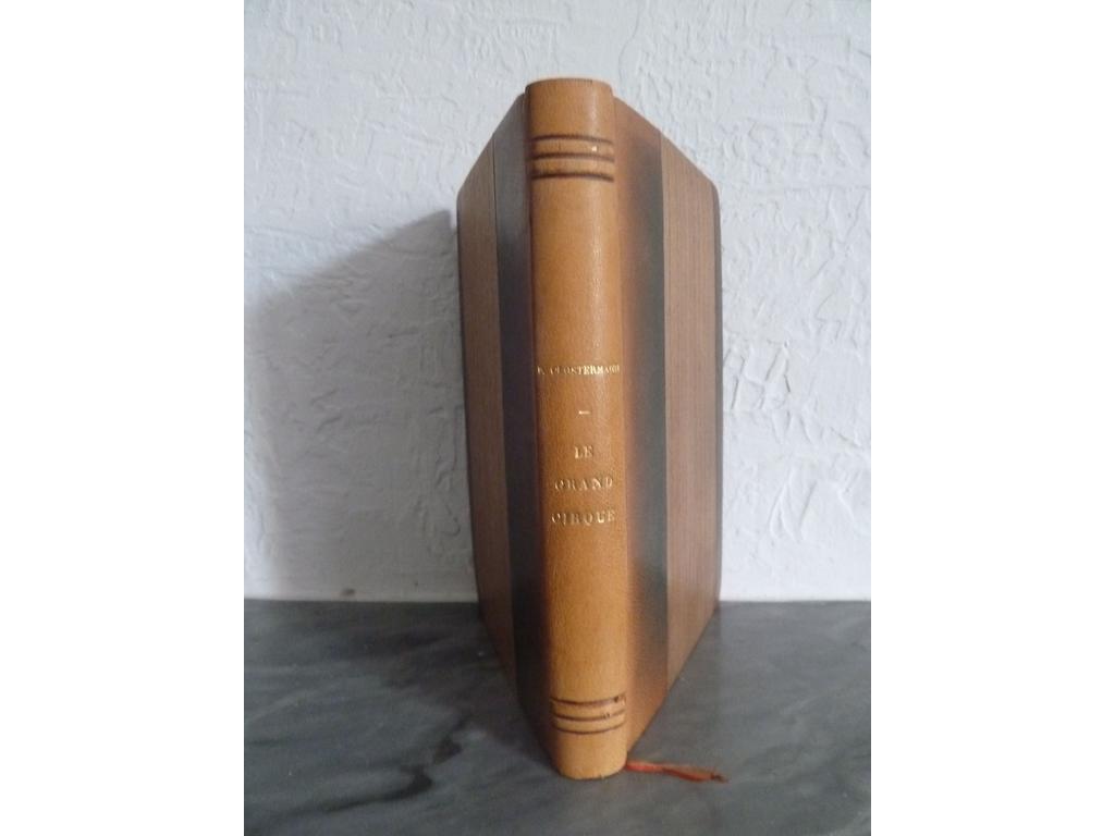 CLOSTERMANN,  Pierre : Le grand cirque - Souvenirs d'un pilote de chasse français dans la R.A.F. Paris : Flammarion, 1948, Un volume in-8°. Reliure de de lépoque demi-chagrin bronze à bandes, dos a deux faix nerfs sautés, tête dorée. Témoins conservés.  Couvertures et dos conservés. EDITION ORIGINALE tirée à 660 ex. numérotés. 1 des 110 de tête sur vergé pur fil d'arches. Ouvrage illustré de photographies. Reliure en partie éclaircie sinon BEL EXEMPLAIRE, enrichi dun envoi autographe signé de Pierre Clostermann sur faux-titre.