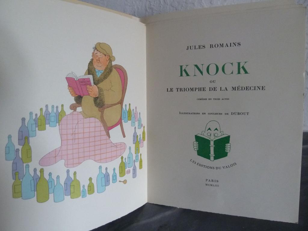 ROMAINS, Jules. (DUBOUT, Albert) : Knock ou le triomphe de la médecine. Paris : Les éditions de Valois, 1953 , Un volume in-4° en feuilles sous couverture illustrée et rempliée. Chemise titrée au dos et étui cartonnés de léditeur. 37 illustrations en couleurs dAlbert DUBOUT, dont couverture, frontispice, 7 à pleine page et 28 in-texte. Tiré à 2 050 ex. numérotés sur vélin. 1 des 1 494. Usures à létui, parfait état intérieur. BON EXEMPLAIRE.