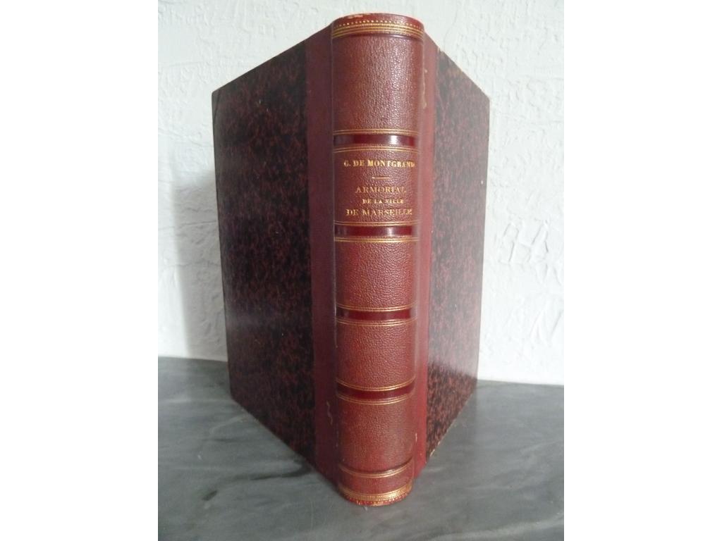 MONTGRAND, Comte Godefroy de : Armorial de la ville de Marseille. Marseille : Gueidon, 1864. Un volume grand in-8°. Reliure de lépoque demi-chagrin rouge, dos à nerfs simulés par un large filet à froid, filets dorés. Nombreux blasons reproduits in-texte. EDITION ORIGINALE tirée à seulement 250 ex. Le nôtre est sur vergé. Petites galeries de vers sur les plats sinon BON EXEMPLAIRE de cet ouvrage de référence, enrichi dun envoi signé de lauteur.