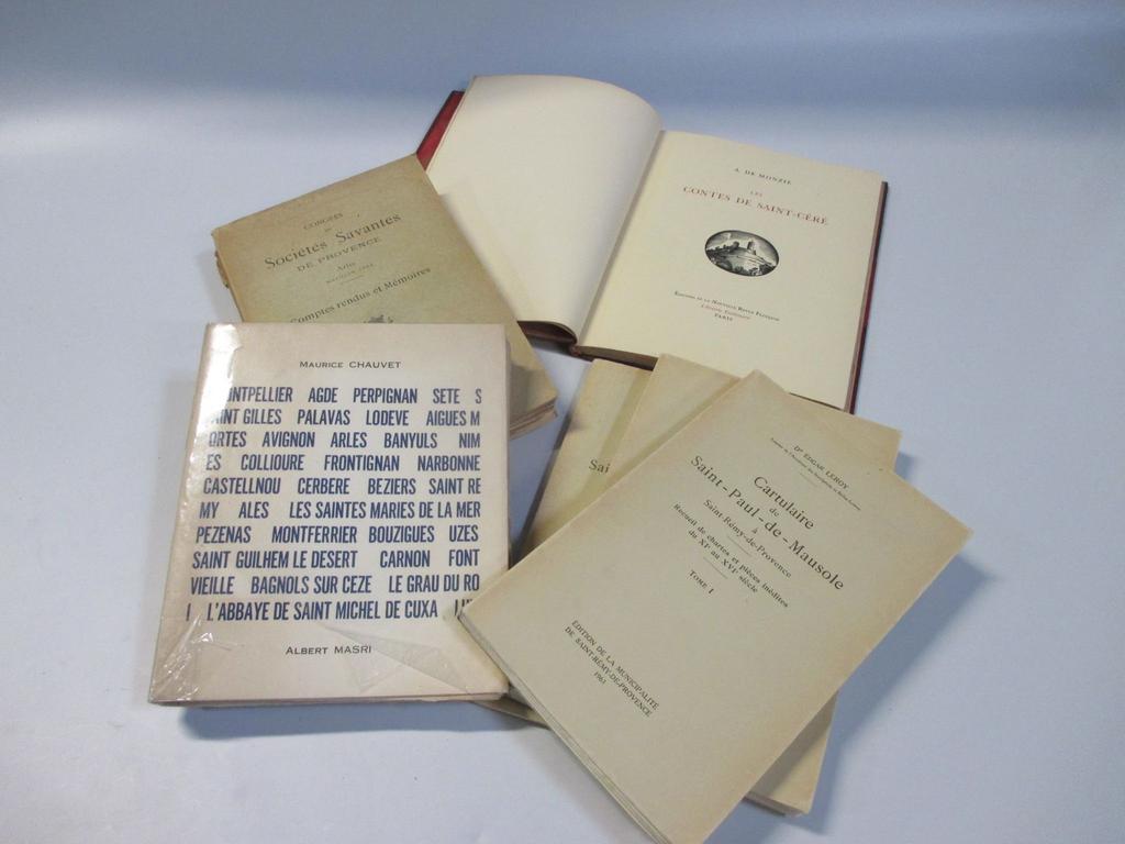 Lot de 6 volumes petit in-4° dont : Les Contes de Saint Céré , - Chauvet : Villes du Sud , - Congrès de sociétés savantes de Provence. 1909 , - Cartulaire de Saint-Paul de Mausole 1961.