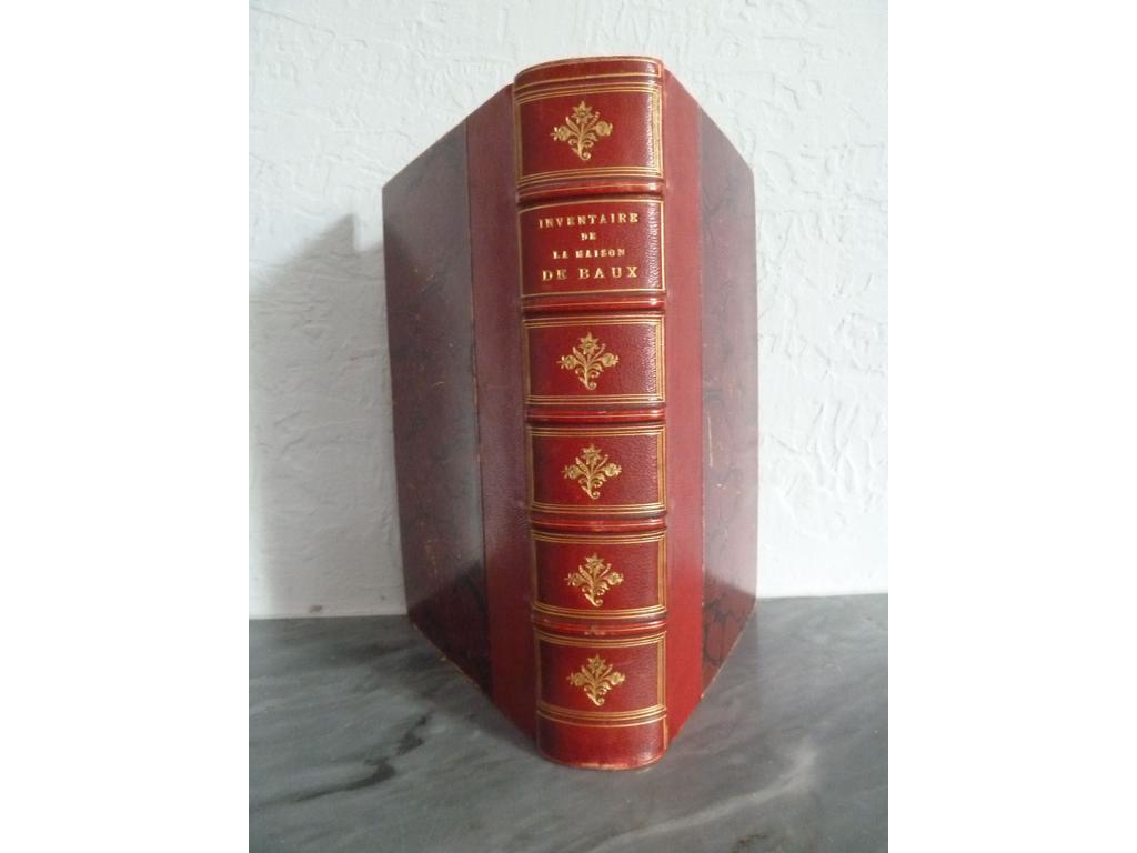 (Les Baux) BARTHELEMY, L. : Inventaire chronologique et analytique des chartres de la maison de Baux. Marseille : Barlatier-Feissat, 1882. Un volume grand in-8°. Reliure de lépoque demi-chagrin rouge, dos à nerfs orné de caissons de triple filet doré fleuronnés. Bien complet de sa carte dépliante, de ses 15 planches de sceaux in-fine et de ses 5 tableaux généalogiques dépliants (un avec déchirure mais sans manque). Légers frottis sinon TRES BEL EXEMPLAIRE, enrichi dune lettre autographe signée de lauteur en tête.