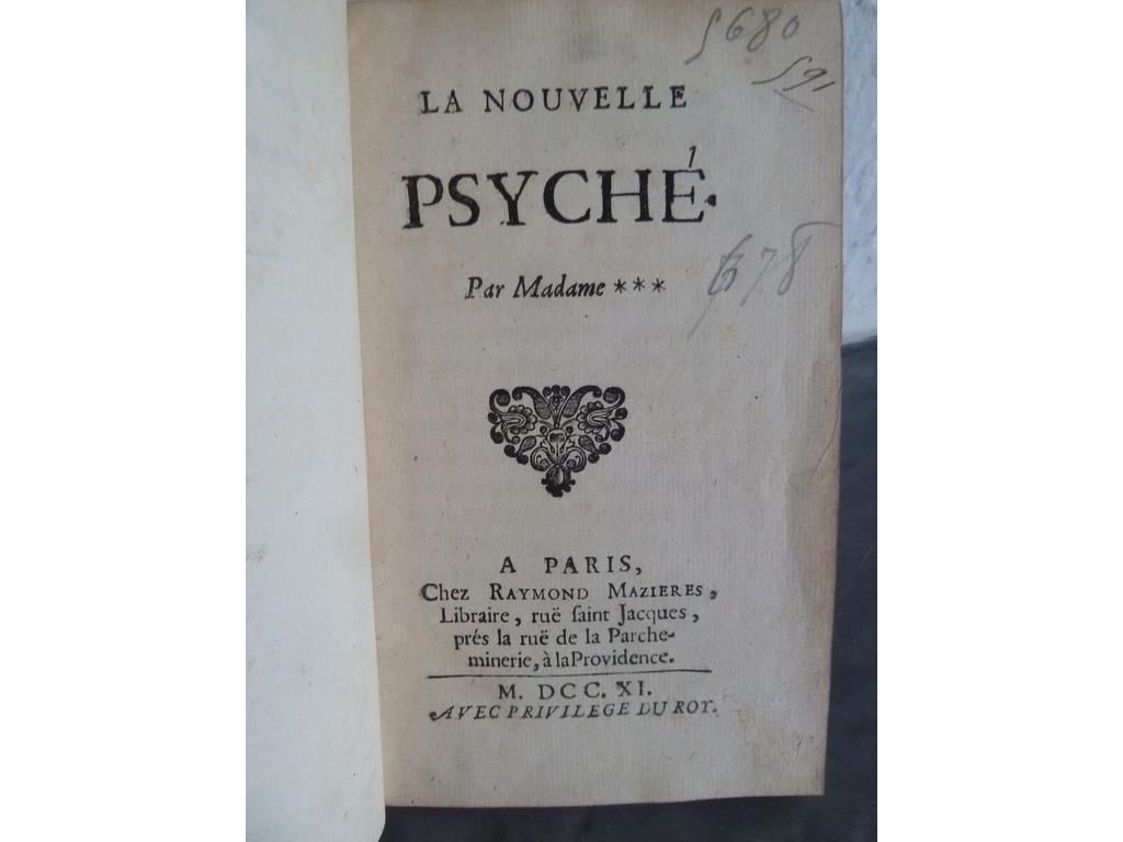 LA NOUVELLE PSYCHE par Madame***. Paris : Mazières, 1711. Un volume in-12°. Reliure de lépoque plein veau brun, dos à nerfs orné de fleurons et double filet dores, pièce de titre en maroquin orangé, roulette dorée sur chasses, toutes tranches rouges. EDITION ORIGINALE dont lauteur est resté anonyme. Inconnu des bibliographes. Fendillement  aux mors sinon BEL EXEMPLAIRE..