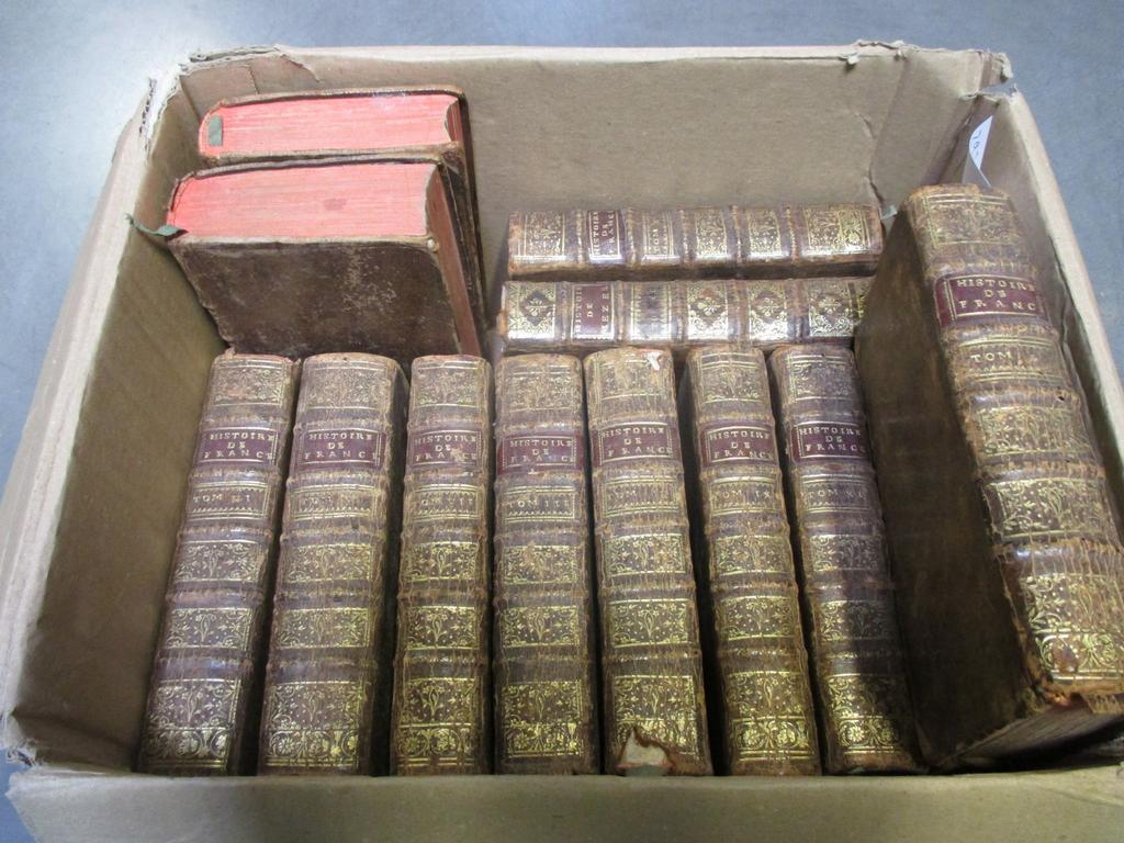 MEZERAY : Abrégé chronologiques de lhistoire de France. 13 volumes (1 volume est dune autre édition) in-12°. Exemplaire de travail. (n.c.)