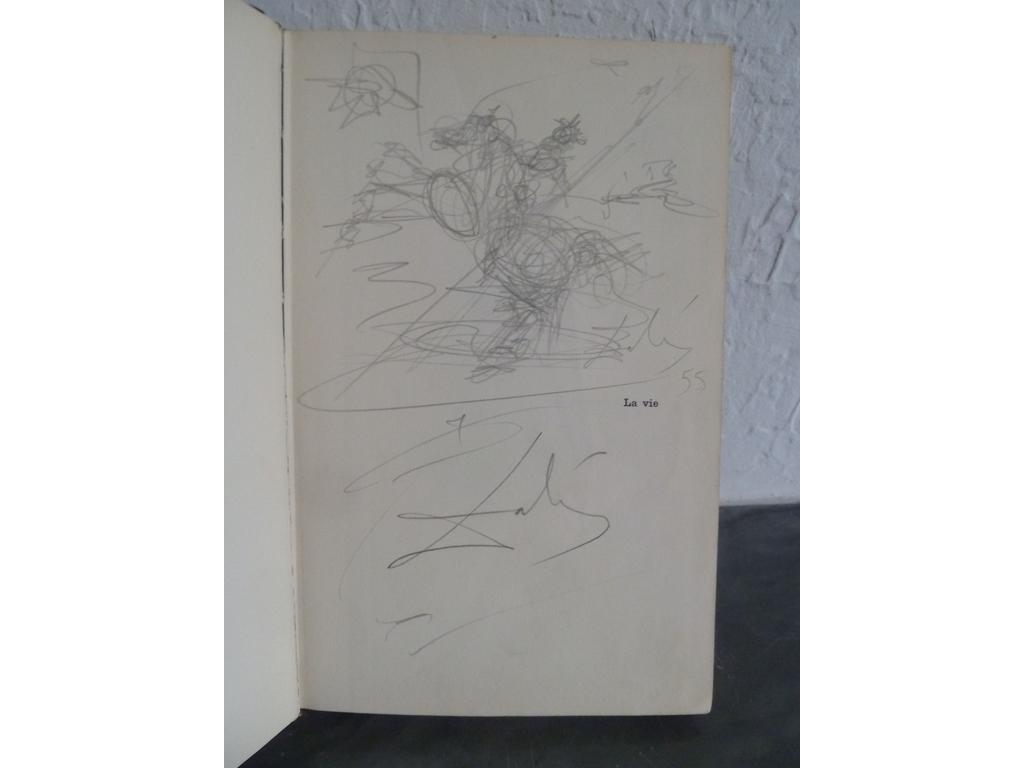 (Dali) DALI, Salvador : La vie secrète de Salvador Dali. Paris : Le Club français du livre, 1954. Un volume in-8°. Reliure de léditeur à la bradel pleine toile noire, dos titré, 1er plat illustré. Quelques illustrations à pleine page. Exemplaire enrichi en tête sur feuillet de 20,7x13,1 cm, dun dessin original à mi-page à la mine de plomb signé et daté 1955 de DALI, avec une autre signature du même en dessous. Reliure fatiguée, parfait état intérieur et du dessin. BEAU DESSIN ORIGINAL de Dali.