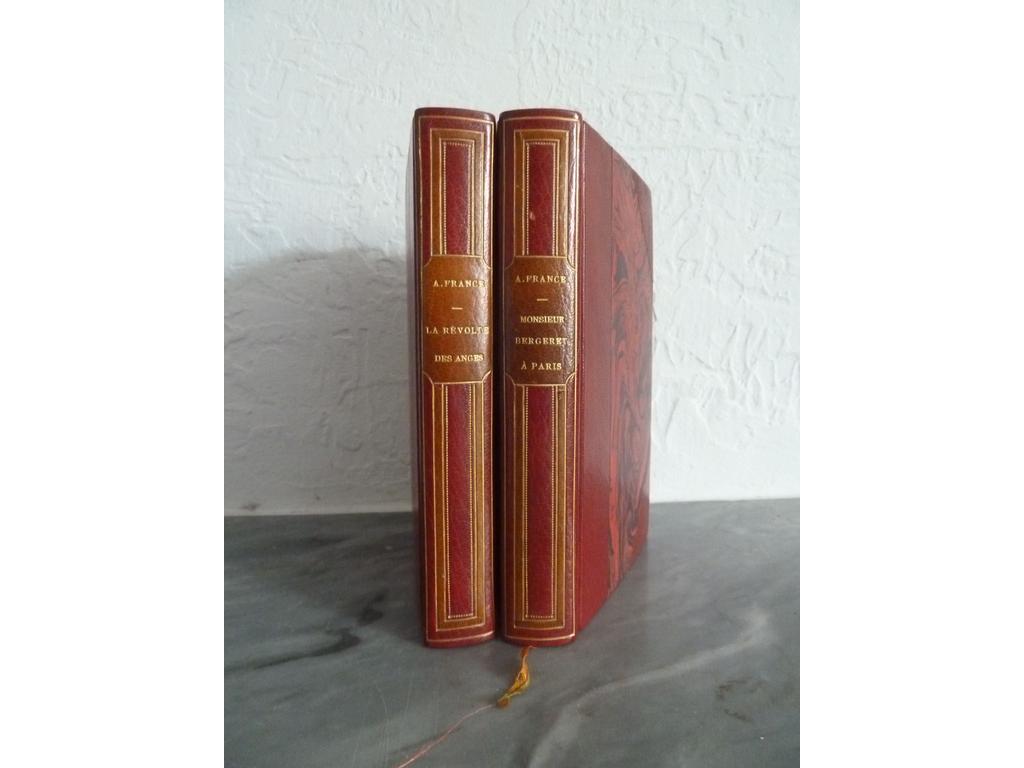 FRANCE, Anatole : La révolte des anges. Monsieur Bergeret à Paris. Paris : Calmann-Lévy, s.d. (circa 1918). 2 volumes grand in-12°. Reliures demi-maroquin grenat à coins, dos lisses ornés en dun listel de maroquin havane mosaïqué bordé de filets dorés, pièces de titre en maroquin havane, têtes dorées. Couvertures imprimées conservées. Reliures signées KAUFFMANN-HORCLOIS. TRES BEAUX EXEMPLAIRES.