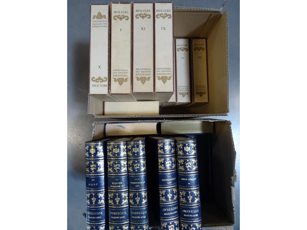 2 cartons des oeuvres complètes de MOLIERE et de ROUSSEAU. Editions Richelieu et Athèna.