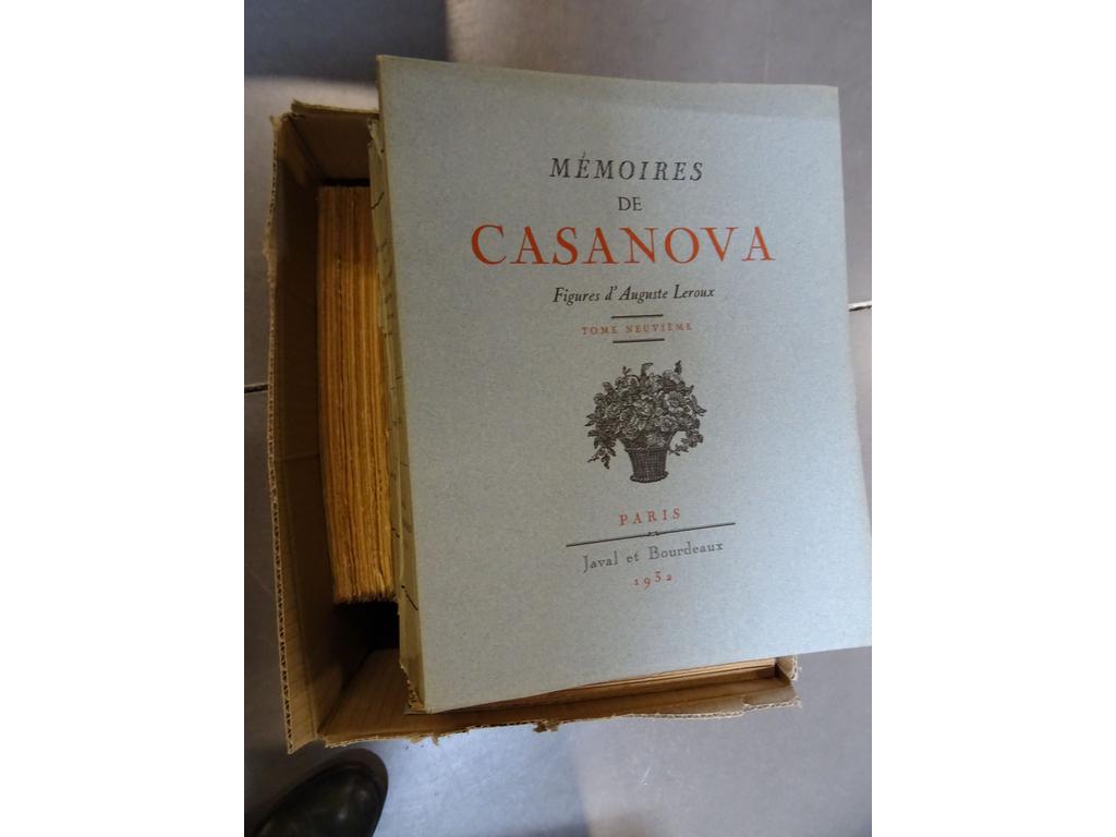 Les mémoires de CASANOVA, ouvrages brochés in quarto. Editions Javal et Bourdeaux. Illustrations d'Auguste Leroux. 1 carton