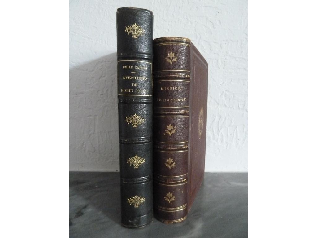 MISSION DE CAYENNE ET DE LA GUYANE FRANCAISE. Paris : Douniol, 1839. Un volume in-8°. Reliure de lépoque demi-chagrin chocolat, dos à nerfs orné de filets et fleurons dorés, encadrement de filet à froid sur plats de percaline chagrinée de même teinte, toutes tranches marbrées. Bien complet de sa carte dépliante in-fine. ON Y JOINT : GARREY, Emile : Les aventures de Robin Jouet. Guyane française. Tours : Mane, 1865. Un volume grand in-8°. Reliure de lépoque demi-chagrin noir, dos à nerfs, plats de percaline chagrinée. Illustrations hors-texte. BON ENSEMBLE de 2 volumes.