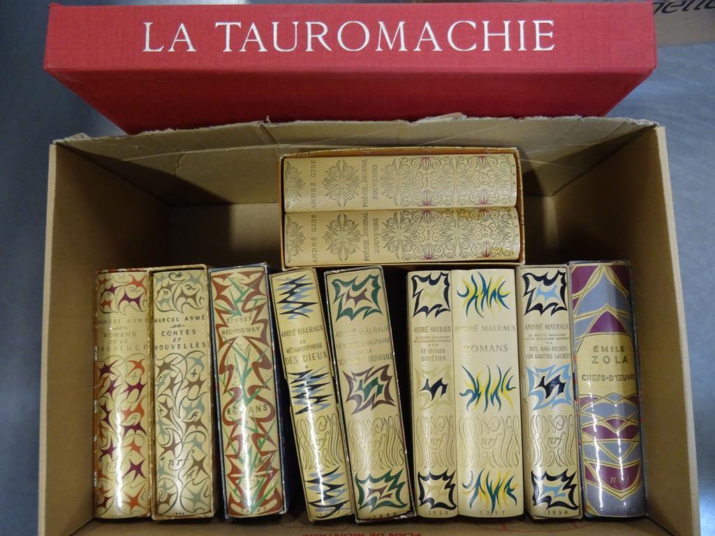 Ensemble de 11 ouvrages aux Editions NRF reliures de Paul Bonnet et autres. Editions illustrées. On joint un emboîtage Tauromachie illustré par des facs-similés d'après Goya aux Editions Roissard Grenoble.