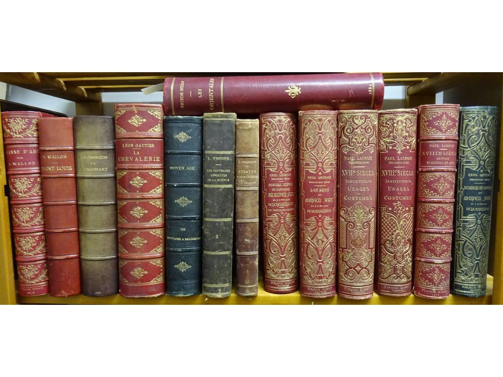 Ensemble de livres dont reliures éditeurs : Gautier : La Chevalerie, Paul Lacroix : Les Arts au Moyen-âge, eu XVII et XVIIIème siècles, Victor HUGO : Les Orientales. Illustré de 8 compositions de Gérôme et Benjamin Constant. Paris Les Amis du livre Chamerot. 1882. 1 volume etc....