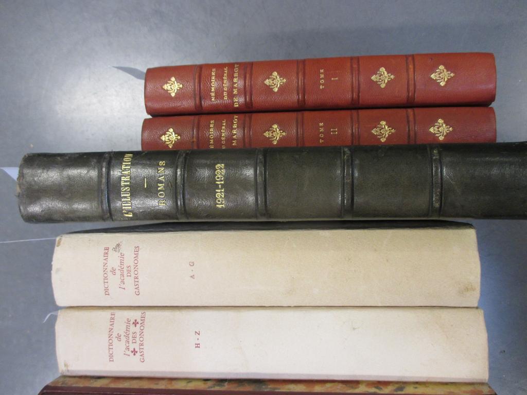 Un lot de livres divers : DUHAMEL : Chroniques des Pasquiers. Dictionnaire des gastronomes. MARBOT : Mémoires 2 volumes. L'illustration : Roman.
